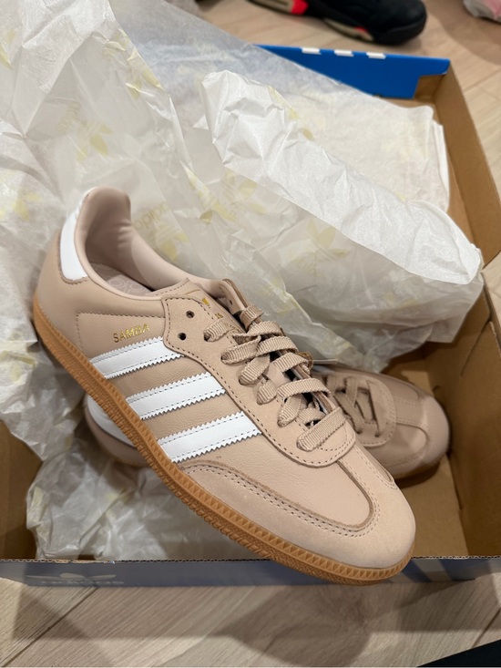 adidas Shoes - Woman adidas Samba Casual Sneakers in Beige with White Stripes